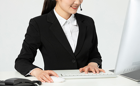 影響?？谏虡俗再M用的因素