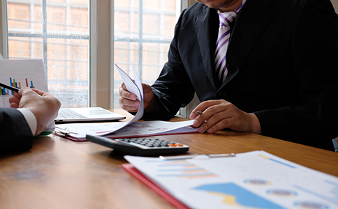 ?？诠咀?cè)代理費(fèi)用