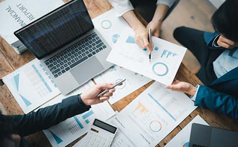 ?？谧?cè)化妝品公司