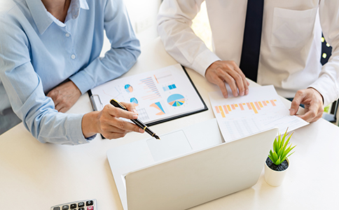 ?？谧兏?cè)資金