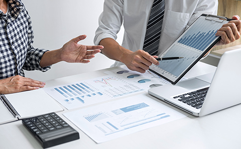 ?？谧詮V告公司流程