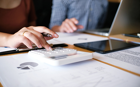 ?？诳毓捎邢薰咀?cè)條件