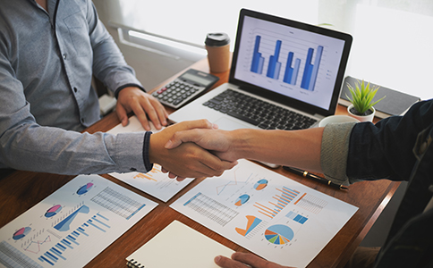 在?？谧再Q易公司的流程