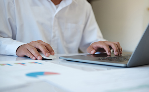 ?？诠咀?cè)資本多少合適